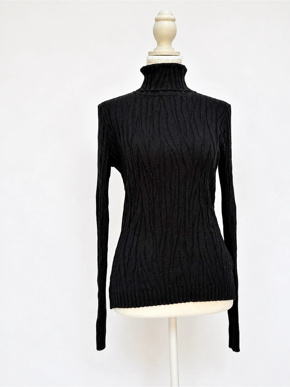 Carre Noir Black Ribbed Turtleneck Size Small Like New